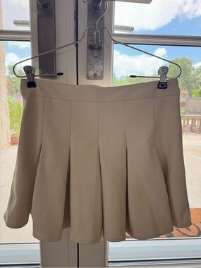 Altar’d State Faux Leather Beige/ Cream Pleated Mini Skirt Size M